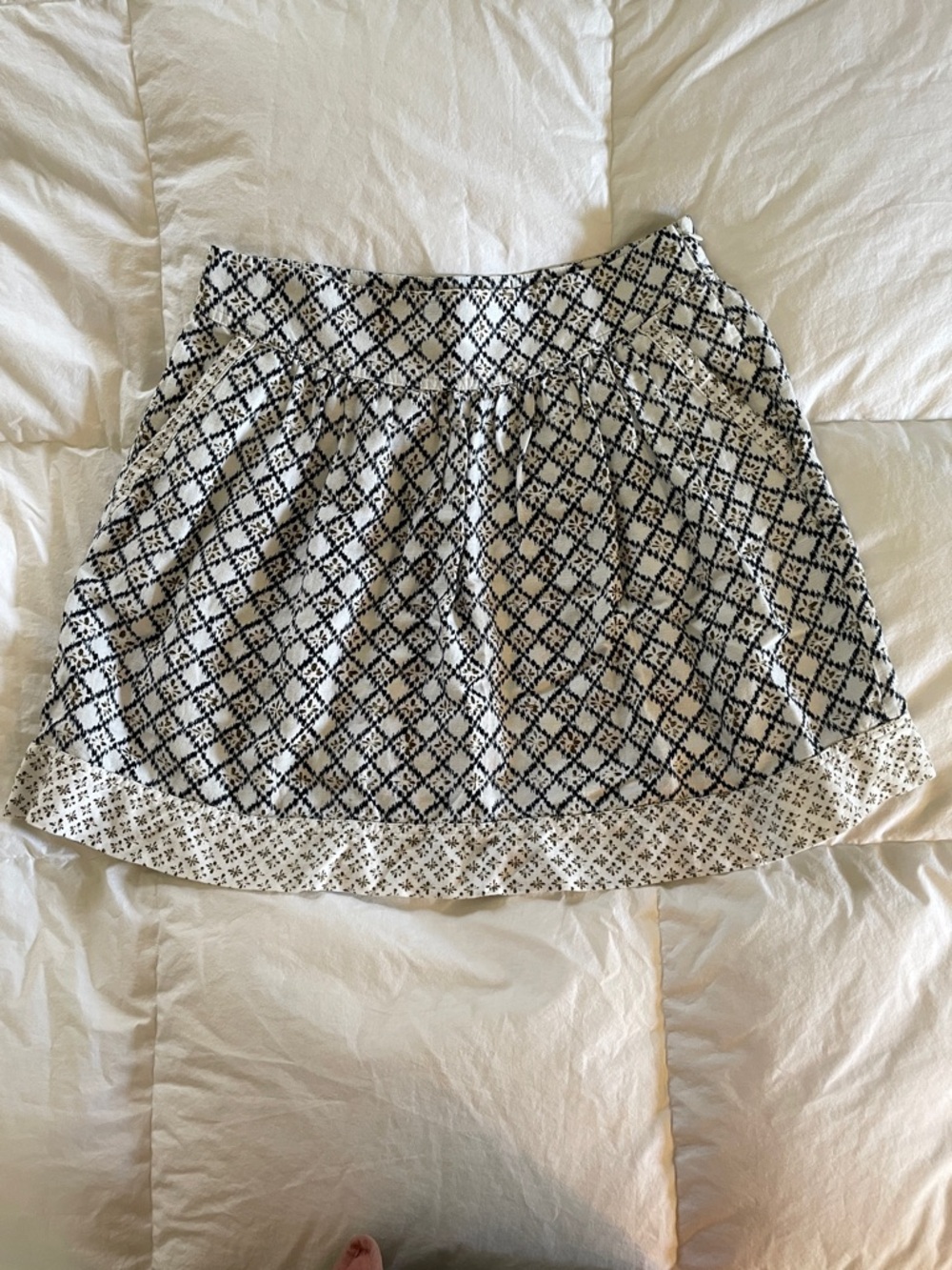 LOFT Navy Blue and White Diamond Print  Skirt Size 10